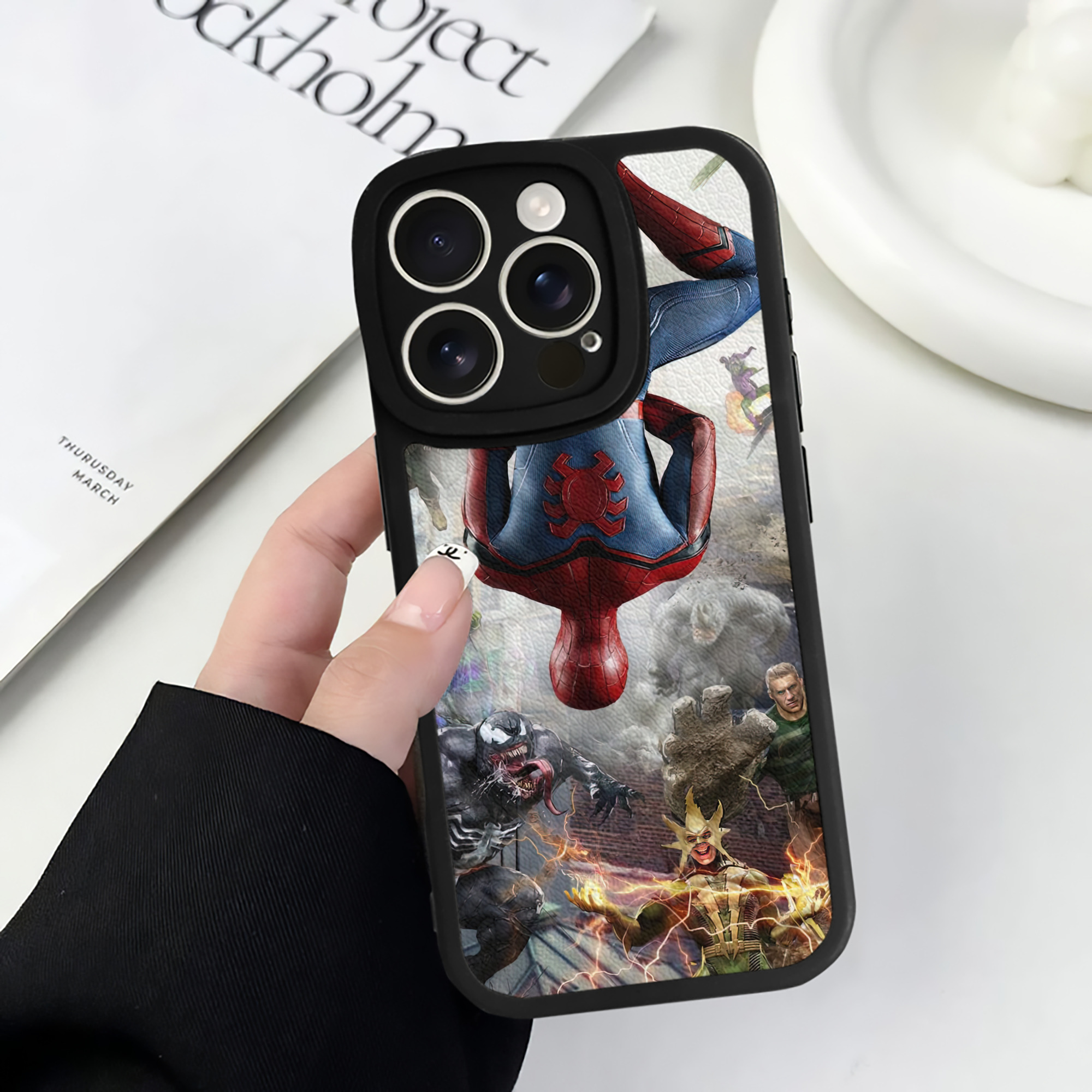 Spider Man スパイダーマン 【iPhone 16シリーズ対応】シリコンスマホケース（レザー調） 材質：シリコン